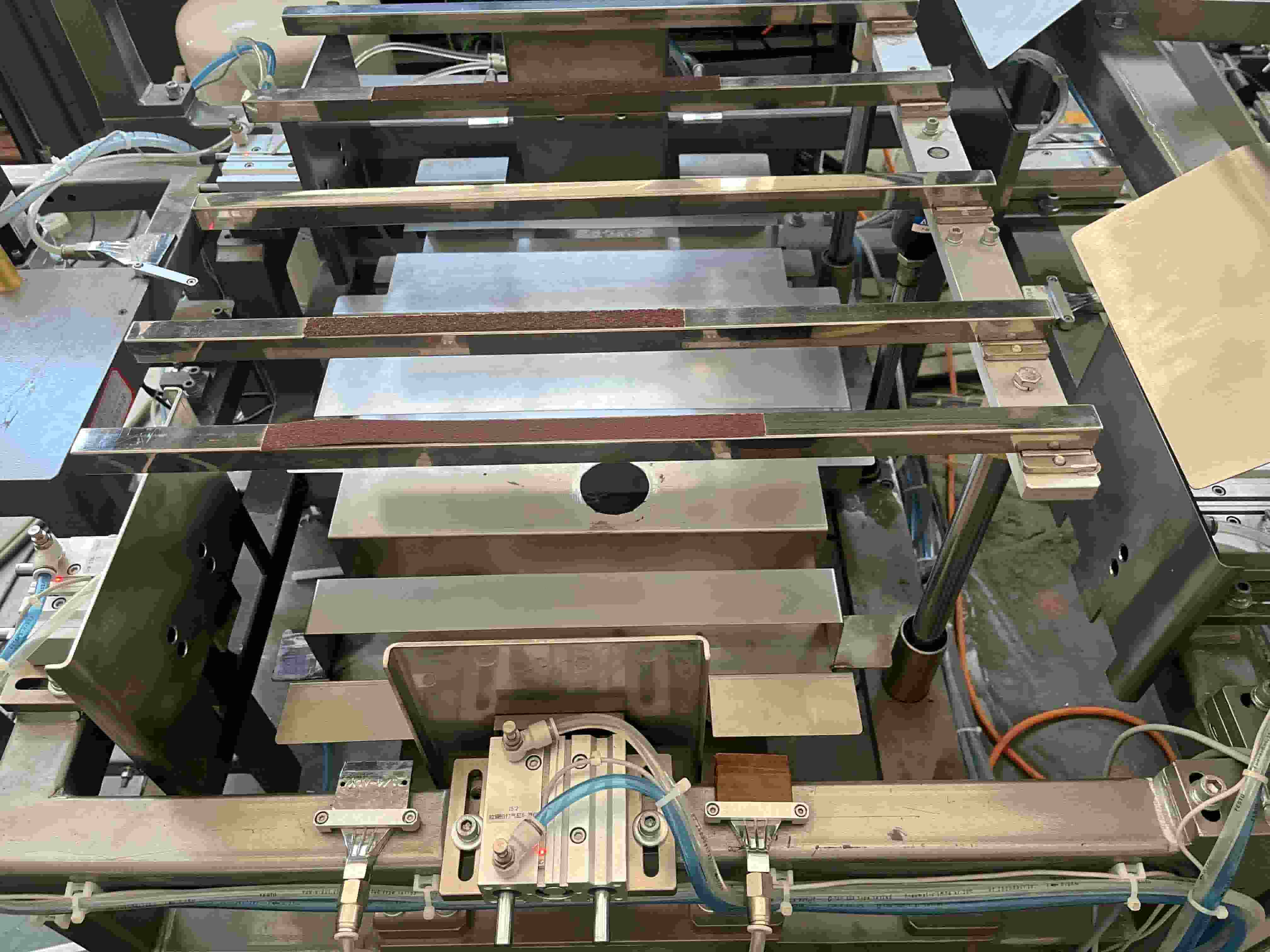 PP woven bag insertion machine